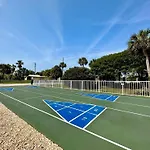 Pelican Walk 1005