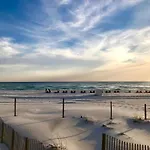 Pelican Walk 1005